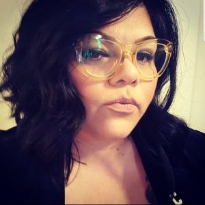 Meet your Posher, Claudia